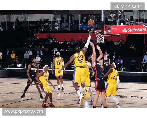 2020年10月1日湖人对热火精彩比赛视频回放全程回顾与分析